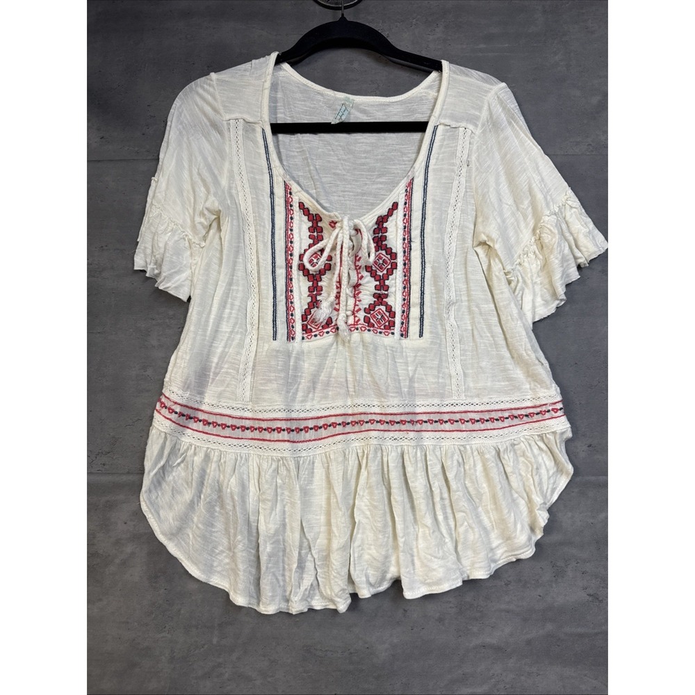 Free People cream-colored bohemian blouse Embroidered Neckline Ruffled Hem Small